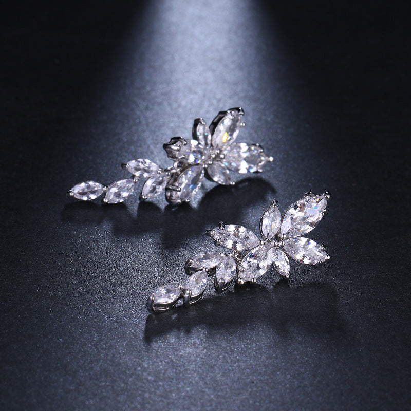Green leaf zircon ladies earrings